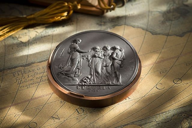 1789 SYDNEY COVE MEDALLION -2534